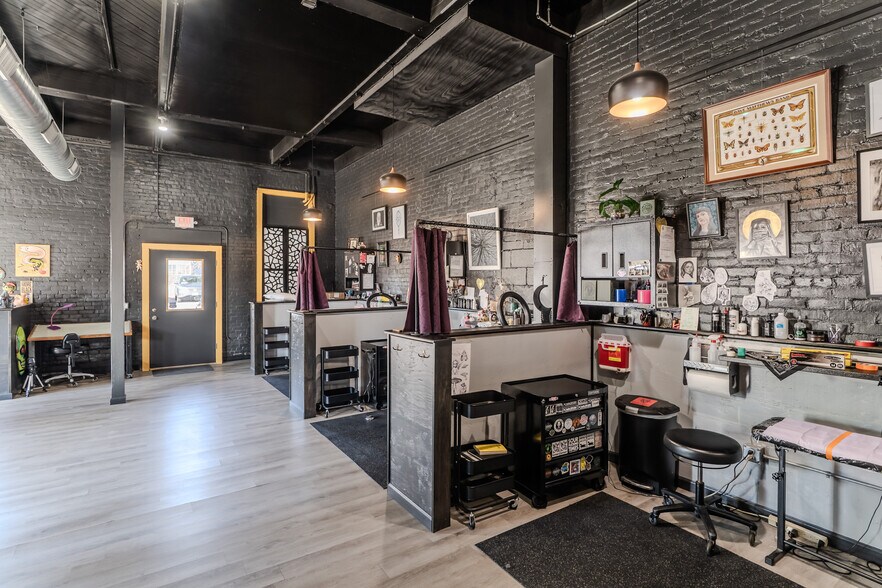 More Photos Of 46-54 Union St, Easthampton Storefront Retail Residential For Lease