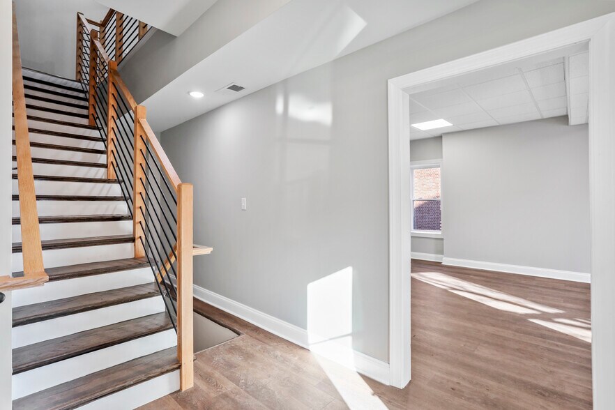 More Photos Of 127 E King St, Martinsburg Office For Lease