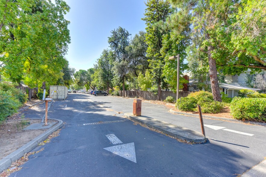 More Photos Of 4718-4740 Engle Rd, Carmichael Loft Creative Space For Lease