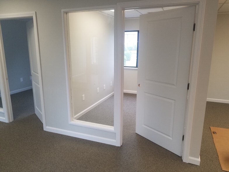 More Photos Of 161-163 Boston Post Rd, Waterford Office For Lease