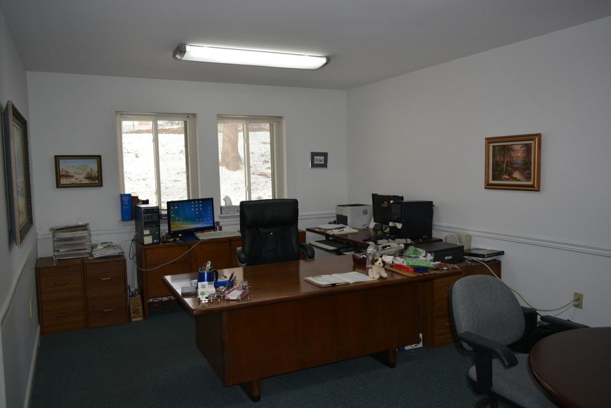 More Photos Of 5201-5215 W Woodmill Dr, Wilmington Medical For Sale