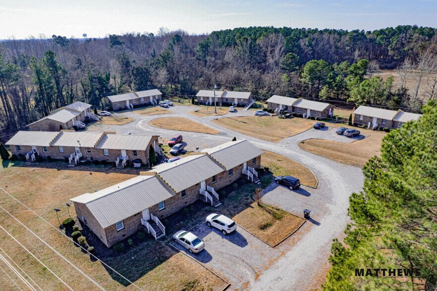 Primary Photo Of 118 Warrenton Village Dr, Warrenton Apartments For Sale