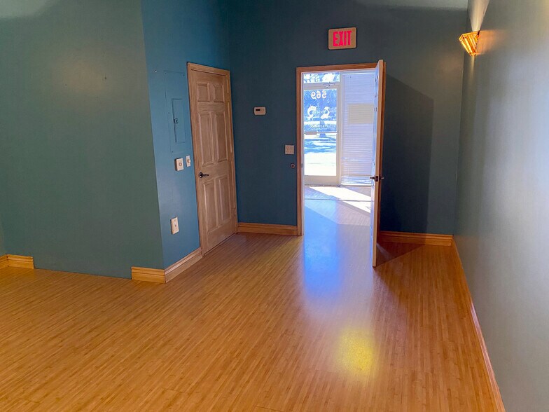 More Photos Of 563-617 SE Central Pky, Stuart Office For Lease
