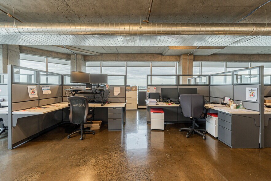 More Photos Of 3737 Boul Cremazie E, Montréal Office For Lease