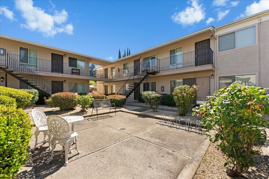More Photos Of 915 Johnfer Way, Sacramento Apartments For Sale