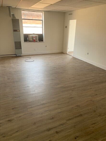 More Photos Of 324-328 N Dixie Dr, Vandalia Storefront Retail Office For Lease