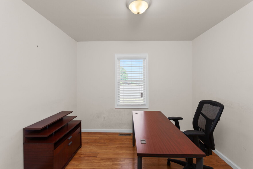 More Photos Of 2352 Jefferson Hwy, Waynesboro Office For Lease