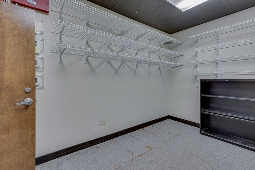 More Photos Of 211 N Pleasantburg Dr, Greenville Light Manufacturing For Sale