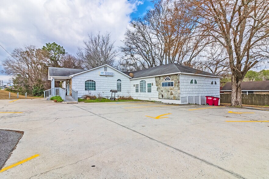 More Photos Of 4849 Mercer University Dr, Macon-Bibb Storefront For Sale