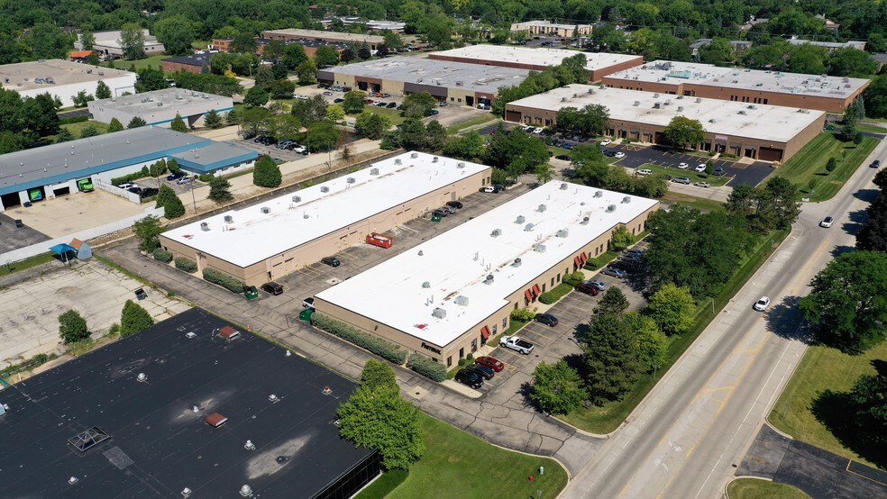More Photos Of 300-324 Washington Blvd, Mundelein Industrial For Sale