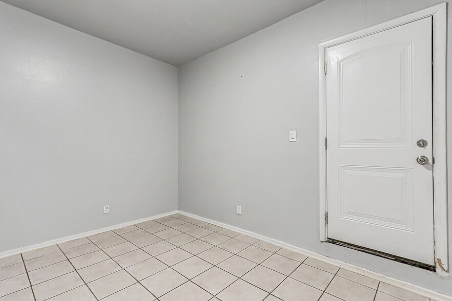 More Photos Of 2222 Bassett Ave, El Paso Storefront Retail Residential For Sale