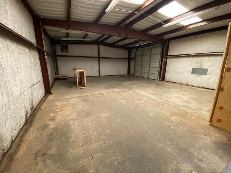 More Photos Of 13306 State Highway 110 S, Tyler Warehouse For Lease