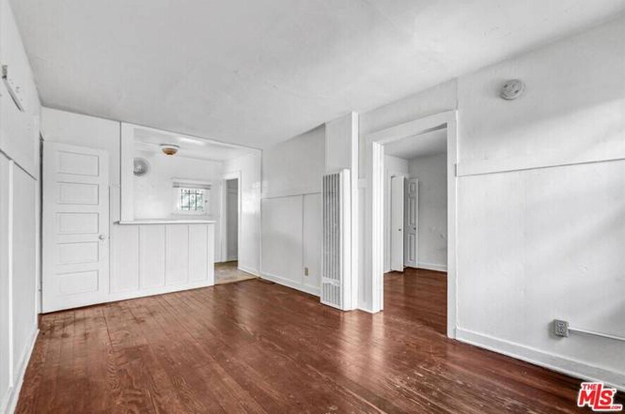 More Photos Of 134 Park Pl, Venice Multifamily For Sale