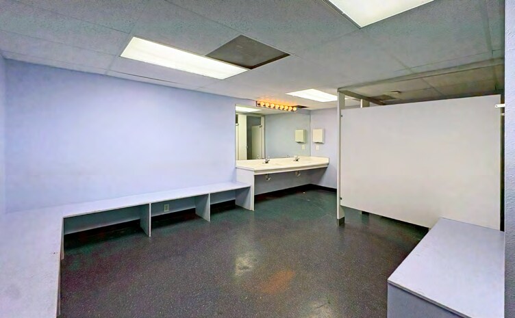 More Photos Of 4503 De Zavala Rd, San Antonio Storefront For Sale