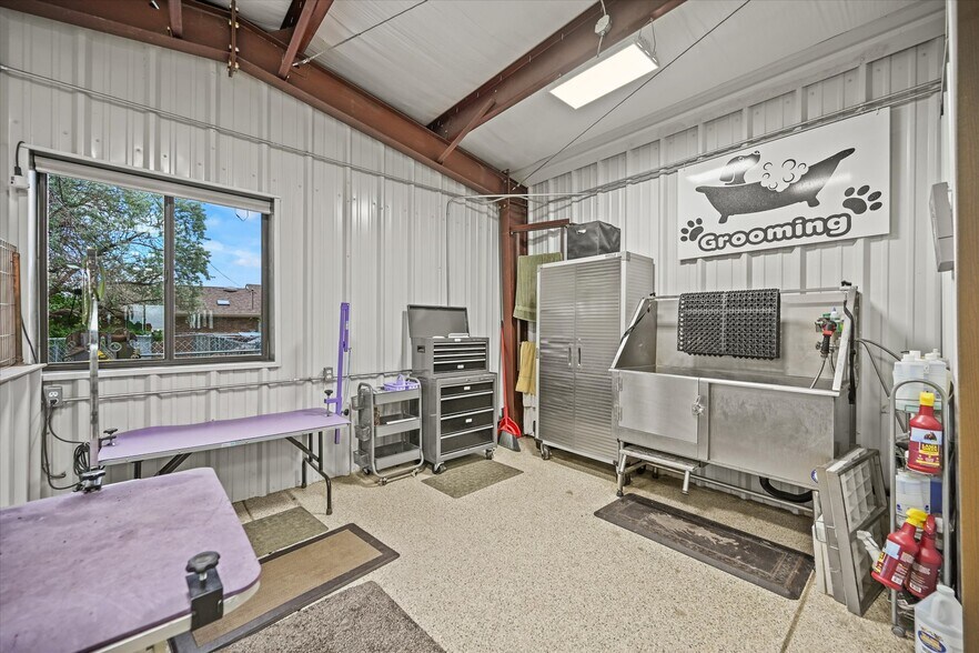 More Photos Of 1335 S Kio St, Watkins Veterinarian Kennel For Sale
