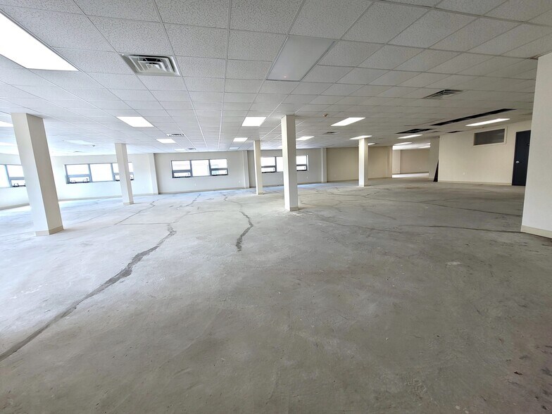 More Photos Of 76-09 Queens Blvd, Elmhurst Office For Lease