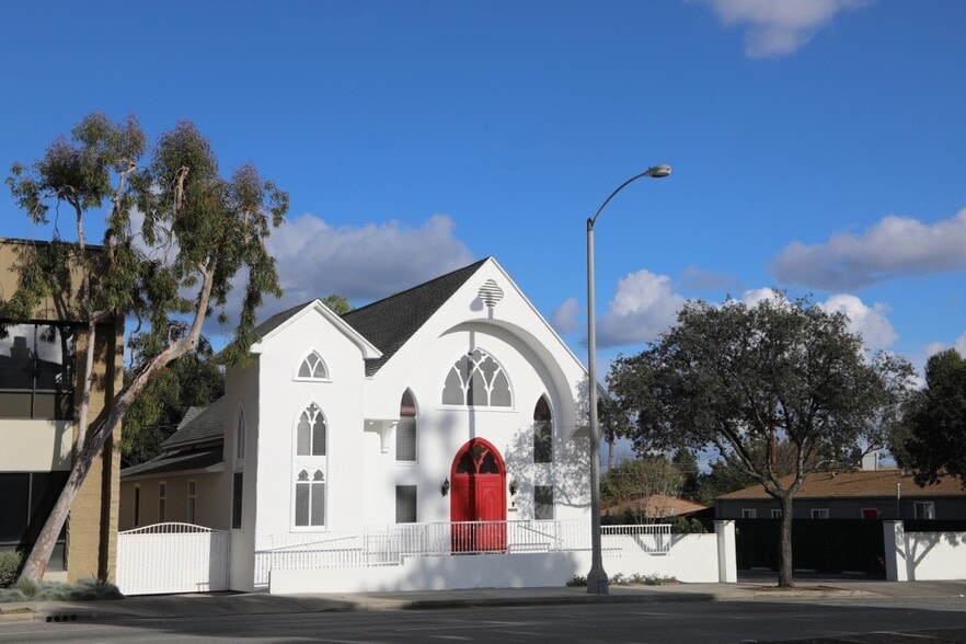 Primary Photo Of 434 N Altadena Dr, Pasadena Religious Facility For Sale