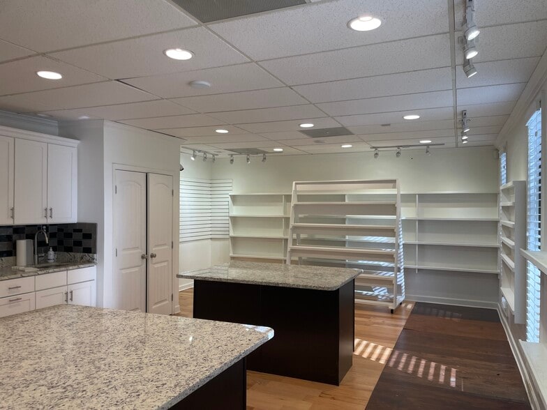 More Photos Of 803 Mount Moriah Rd, Memphis Office For Lease