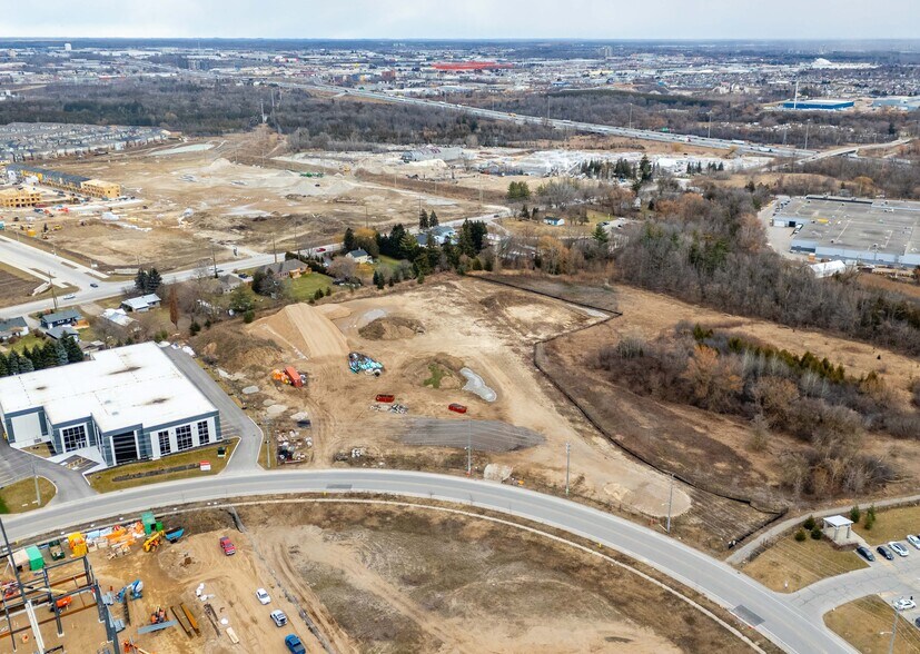 More Photos Of 100 Goddard Cres, Cambridge Distribution For Sale