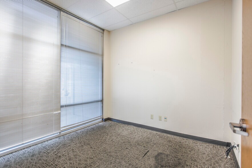 More Photos Of 3200 S Thomas Rd, Oklahoma City Warehouse For Lease