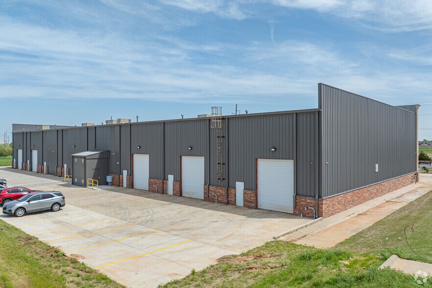 More Photos Of 9217-9301 S Eastern Ave, Oklahoma City Warehouse For Sale