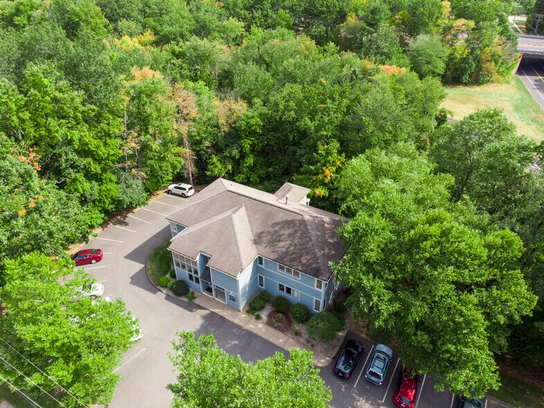 More Photos Of 155 Sycamore St, Glastonbury Office For Lease