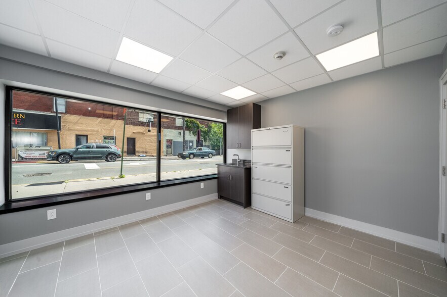 More Photos Of 845 Newark Ave, Jersey City Medical For Lease