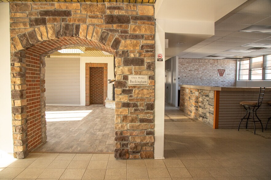 More Photos Of 101 Ashworth Rd, West Des Moines Showroom For Sale