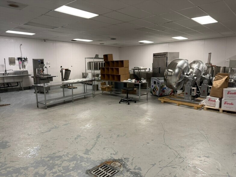 More Photos Of 31128 San Clemente St, Hayward Warehouse For Sale