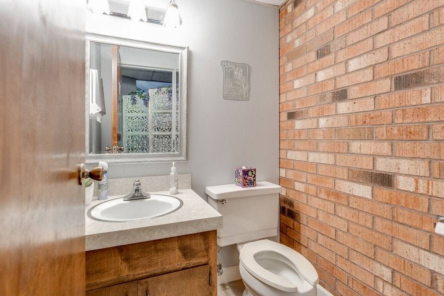 More Photos Of 20 E Dunloup Rd, Shawnee Medical For Sale