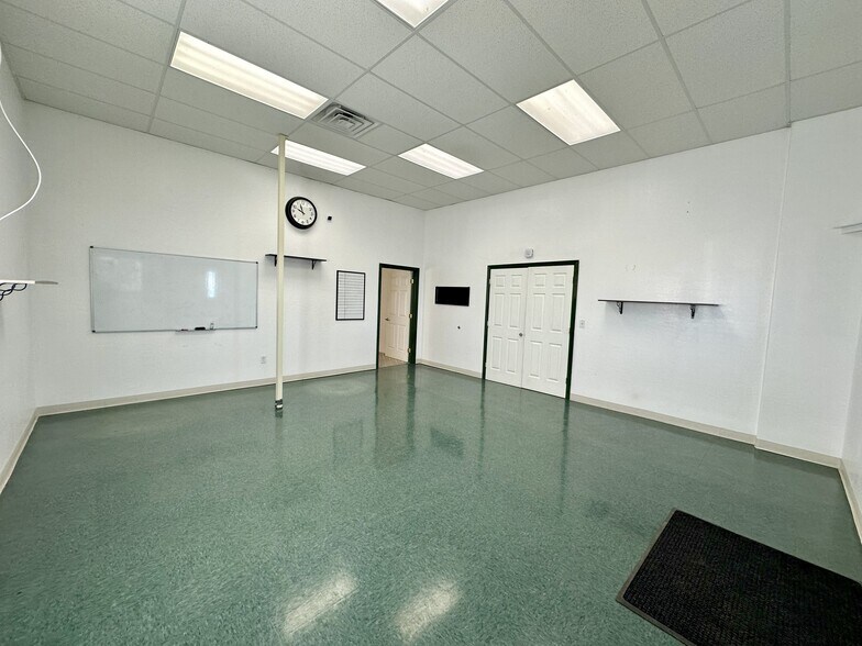 More Photos Of 3700 Industrial Loop, Show Low Manufacturing For Sale