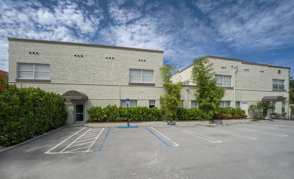 More Photos Of 804 NW 21st Ter, Miami Loft Creative Space For Lease