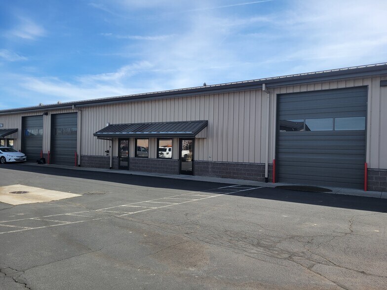 Primary Photo Of 20748 Carmen Loop, Bend Manufacturing For Lease