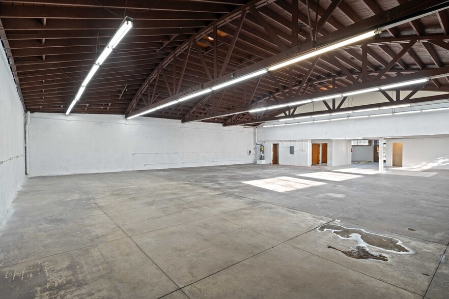 More Photos Of 1421 S Hill St, Los Angeles Warehouse For Sale