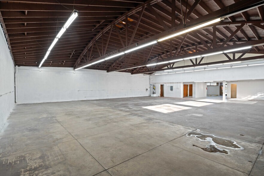 More Photos Of 1421 S Hill St, Los Angeles Warehouse For Lease