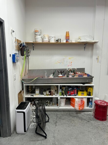 More Photos Of 109 Ingraham St, Brooklyn Loft Creative Space For Lease