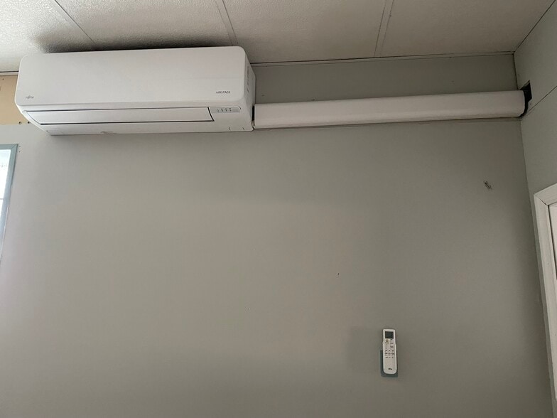 More Photos Of 2660 Lefevre St, Philadelphia General Retail For Lease