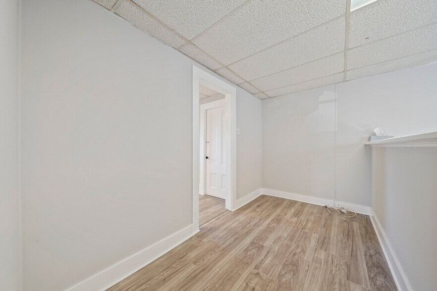 More Photos Of 17 North Ave, Rockland Apartments For Sale