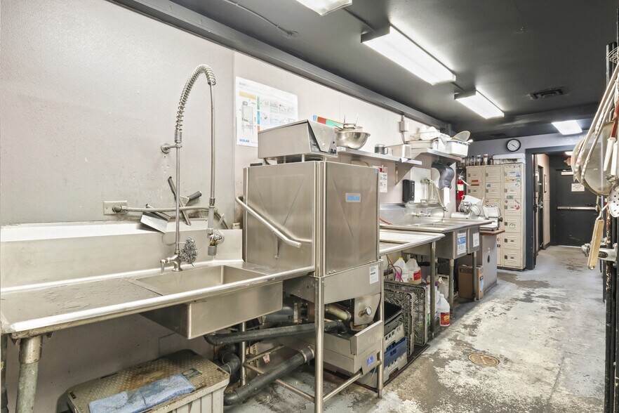 More Photos Of 12035 NE Glisan St, Portland Restaurant For Sale