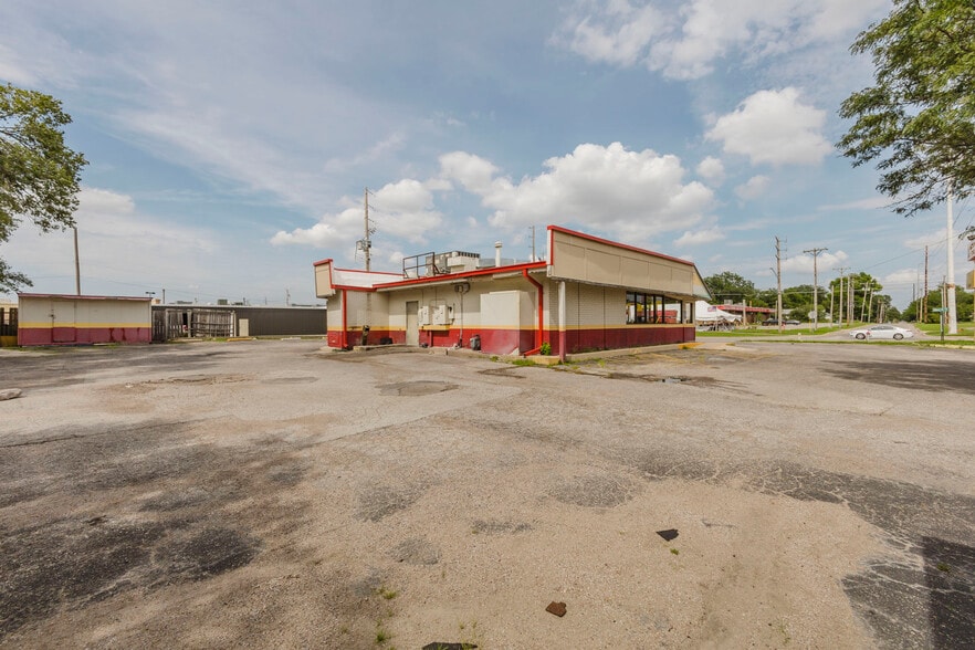 More Photos Of 503 N West St, Wichita Fast Food For Sale