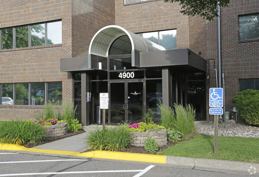 More Photos Of 4900 Hwy 169 N, New Hope Office For Lease