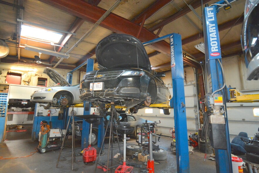 More Photos Of 2212 Wilmington Pike, Dayton Auto Repair For Sale