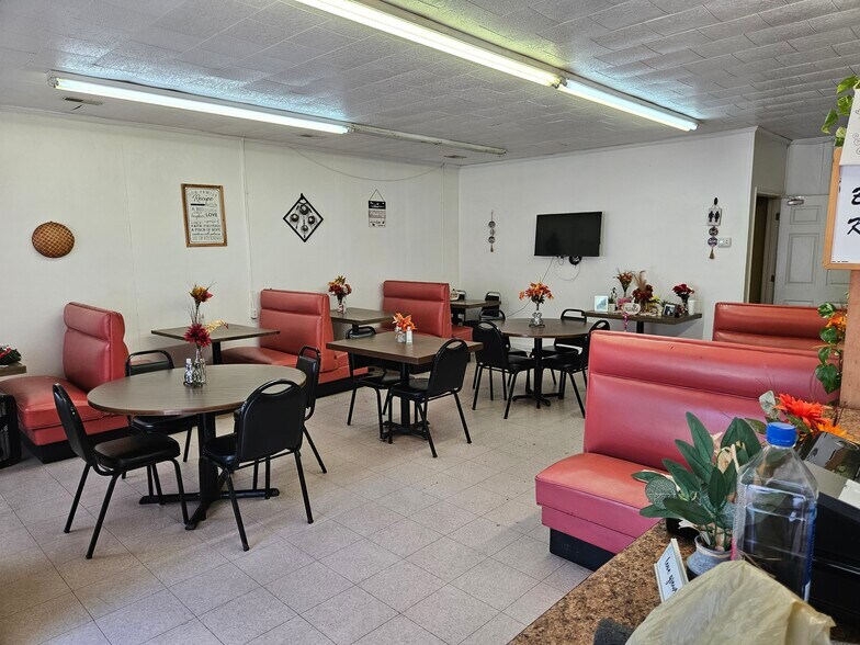 More Photos Of 702 US Highway 158 W, Gates Auto Repair For Sale