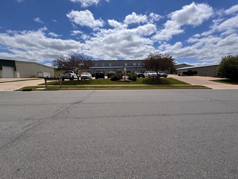 More Photos Of 275 Bruce St, Verona Light Manufacturing For Lease
