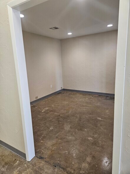 More Photos Of 705-729 N Virginia Ave, Oklahoma City Warehouse For Lease