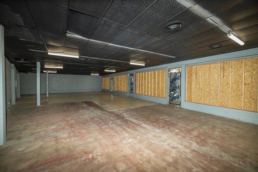 More Photos Of 1016-1020 N 10th St, Kansas City Light Distribution For Sale