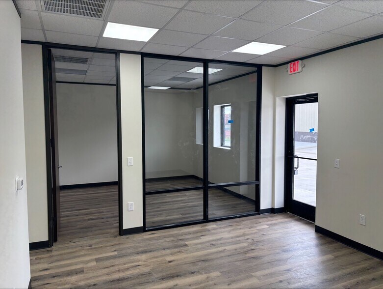 More Photos Of 1850 W Henderson Rd, Angleton Unknown For Lease