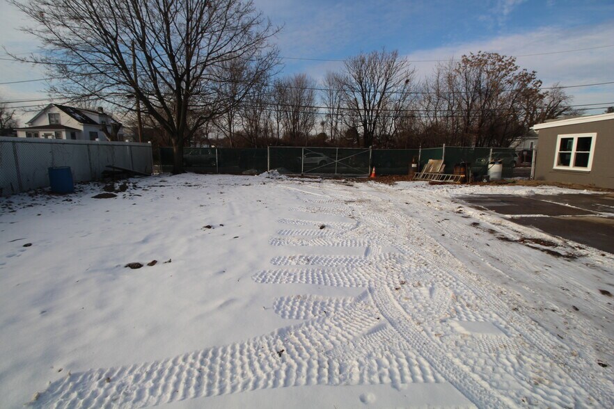 More Photos Of 27 Brooks Ave, Morrisville Service For Lease