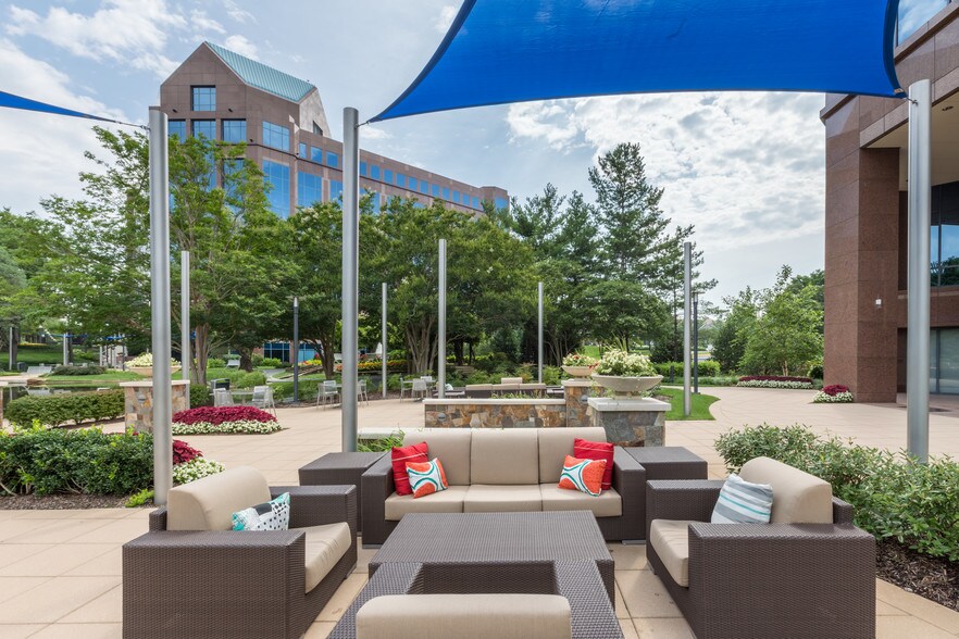 More Photos Of 2355 Dulles Corner Blvd, Herndon Office For Lease