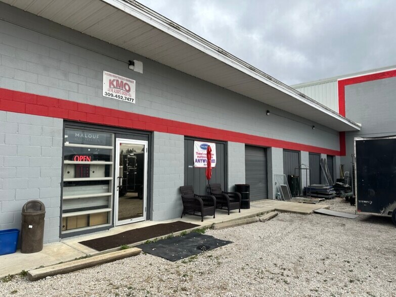 More Photos Of 107 Caroline St, Bloomington Warehouse For Lease